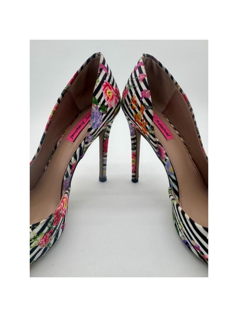 Women's Betsey Johnson Heels Size 8.5 Size Floral Black White Stripes - Picture 7 of 11